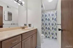 10367 Oxford Hill Dr, Saint Louis, MO 63146 - Photo 11