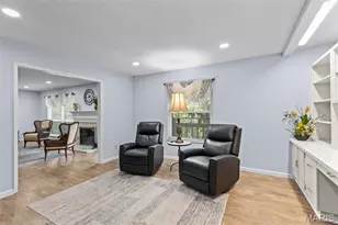 2037 Trailcrest Ln, Kirkwood, MO 63122 - Photo 7