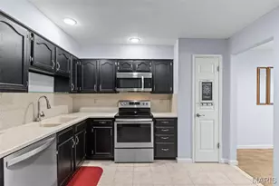 2037 Trailcrest Ln, Kirkwood, MO 63122 - Photo 9