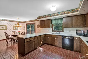 2344 Camberwell Dr, Des Peres, MO 63131 - Photo 13