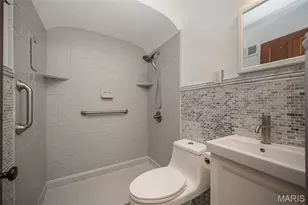 2737 Granda Dr, Saint Louis, MO 63125 - Photo 13