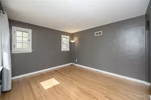 2737 Granda Dr, Saint Louis, MO 63125 - Photo 5