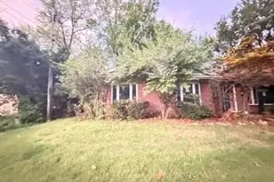 8 Price Meadows Dr, Saint Louis, MO 63132 - Photo 9