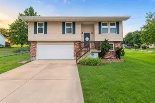 633 Woodridge Ct, Villa Ridge, MO 63089 - Photo 1