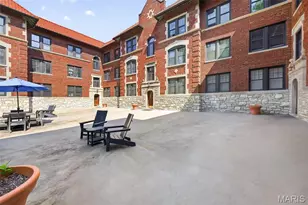 7525 Buckingham Dr, Saint Louis, MO 63105 - Photo 3