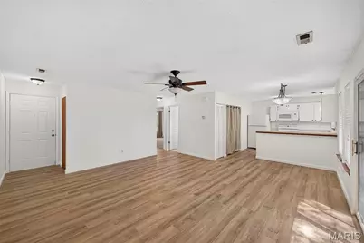 1044 Sugar Creek Court #5, Saint Peters, MO 63376 - Photo 3