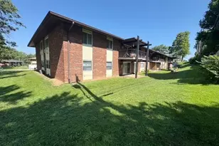 7604 Hazelcrest Dr, Hazelwood, MO 63042 - Photo 15