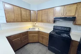 7604 Hazelcrest Dr, Hazelwood, MO 63042 - Photo 5