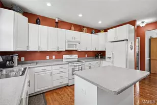 7445 Stream Valley Ct, Saint Louis, MO 63129 - Photo 13