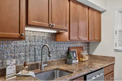 9066 W Swan Circle Drive, Brentwood, MO 63144 - Photo 13