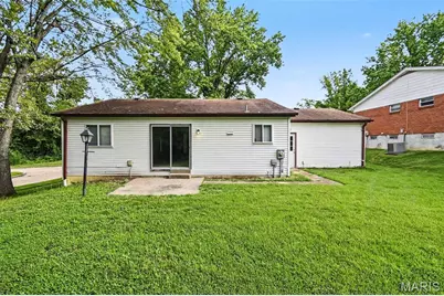 6692 Lesli Mari Court, Florissant, MO 63033 - Photo 15