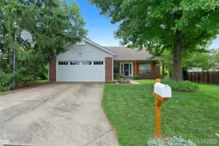 2 Shadowood Ct, Saint Peters, MO 63376 - Photo 1