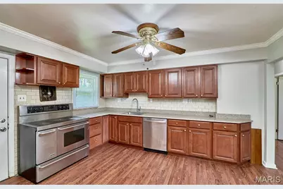 10900 Saint Boniface Lane, Saint Ann, MO 63074 - Photo 9