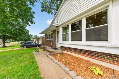 7119 Marwinette Avenue, Saint Louis, MO 63116 - Photo 3