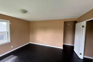 2570 Mullanphy Ln, Florissant, MO 63031 - Photo 9