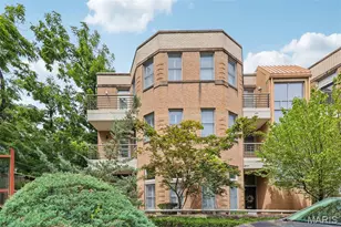 18 Taylor Place Dr, Saint Louis, MO 63108 - Photo 3