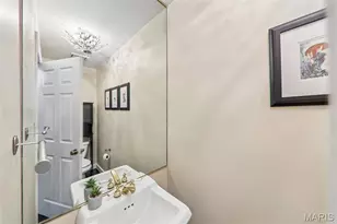 18 Taylor Place Dr, Saint Louis, MO 63108 - Photo 35