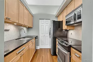 4496 Maryland Ave, Saint Louis, MO 63108 - Photo 11