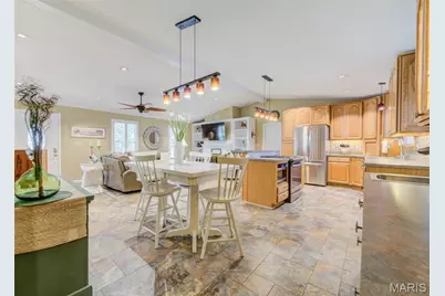 910 N Saint Jacques Street, Florissant, MO 63031 - Photo 3