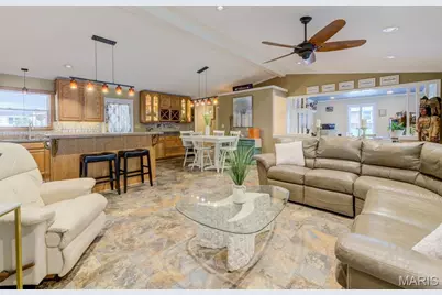910 N Saint Jacques Street, Florissant, MO 63031 - Photo 7