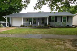 322 New Ballwin Rd, Ballwin, MO 63021 - Photo 1
