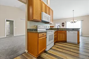 253 Strayhorn Dr, Saint Peters, MO 63376 - Photo 9