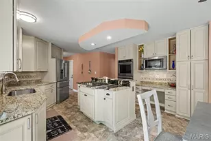 358 Ridgemeadow Dr, Chesterfield, MO 63017 - Photo 17