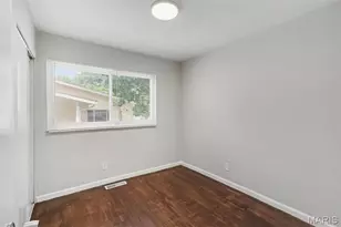 8429 Jacklin Ave, Hazelwood, MO 63042 - Photo 11