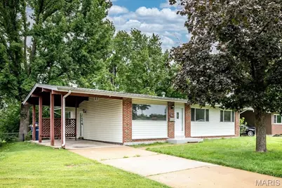 795 Bellarmine Lane, Florissant, MO 63031 - Photo 5