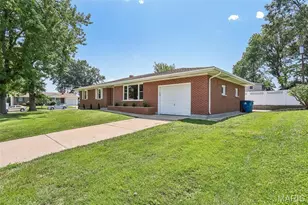 1 Elmwood Ct, Saint Charles, MO 63301 - Photo 3