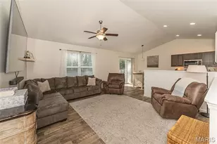 162 Williamsburg Ln, Troy, MO 63379 - Photo 5