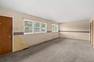 1015 Bellarmine Ln, Florissant, MO 63031 - Photo 7