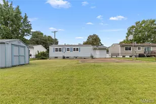 1015 Bellarmine Ln, Florissant, MO 63031 - Photo 23