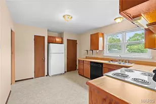 1015 Bellarmine Ln, Florissant, MO 63031 - Photo 9