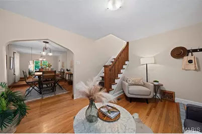 5301 Sunshine Drive, Saint Louis, MO 63109 - Photo 5