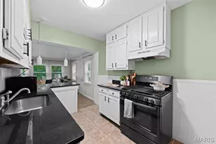 5301 Sunshine Dr, Saint Louis, MO 63109 - Photo 11