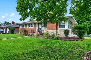 813 Hentschel Pl, Saint Louis, MO 63135 - Photo 3