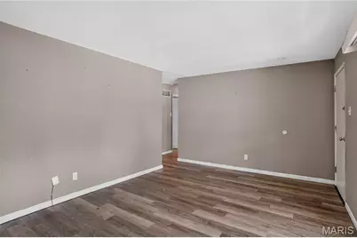 8428 Jacklin Avenue, Hazelwood, MO 63042 - Photo 9