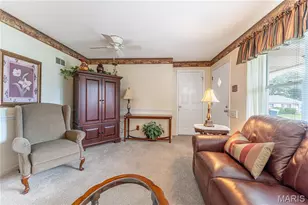 454 Lambeth Ln, Saint Louis, MO 63125 - Photo 5