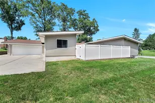22 La Gorce Dr, Chesterfield, MO 63017 - Photo 5
