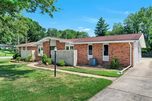 22 La Gorce Dr, Chesterfield, MO 63017 - Photo 3