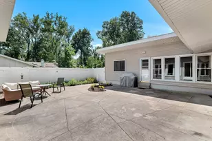 22 La Gorce Dr, Chesterfield, MO 63017 - Photo 9