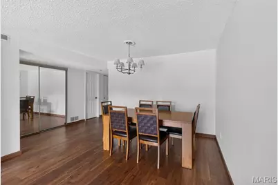 942 Guelbreth Lane #300, Creve Coeur, MO 63141 - Photo 7