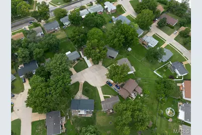 28 Lori Circle, Maryland Heights, MO 63043 - Photo 33