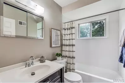 8233 Marvale Lane, Affton, MO 63123 - Photo 11