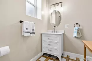 3728 Phillips Pl, Saint Louis, MO 63116 - Photo 15