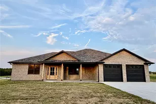 360 Honeysuckle Dr, Hannibal, MO 63401 - Photo 1