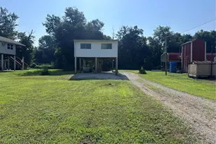 72 S River Rd, Elsberry, MO 63343 - Photo 1