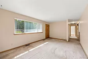 21 St Henry Ct, Saint Charles, MO 63301 - Photo 5