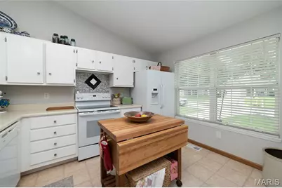 2827 Plum Leaf Circle, Saint Peters, MO 63303 - Photo 5